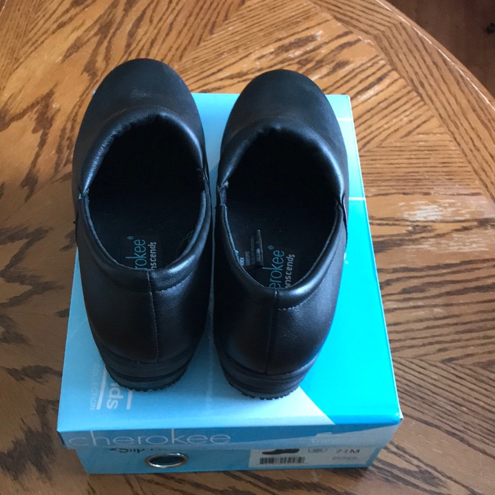 Cherokee Slip Resistant shoes